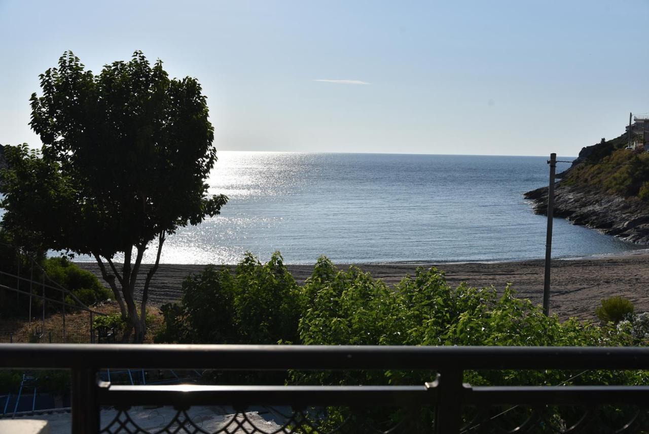Irene'S Beach Front House Vromopousi Exteriör bild